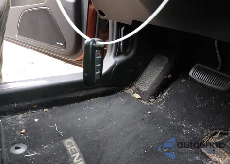 2013 Hyundai Genesis 3.8 Grand Touring z USA, uszkodzony, nr VIN KMHHU6KJ9DU094681